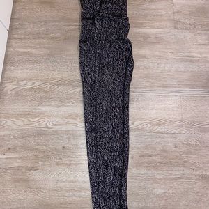 Women’s Lulu Leggings (small)